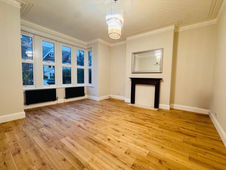 Must See - 2 Bedroom Garden Flat for Rent - Neutral Decor - Bathroom and separate WC - Available Now