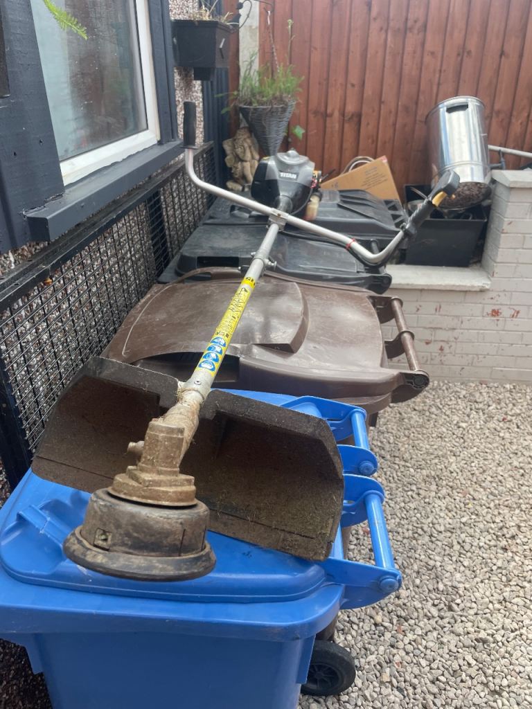 Titan petrol Strimmer 