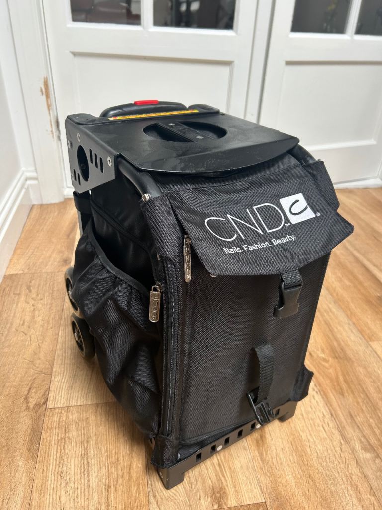 CND beauty case