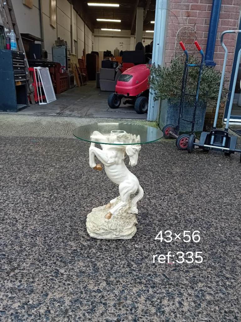 Beautiful table with horse base with clear glass 43cm x 56cm, Ref:335
