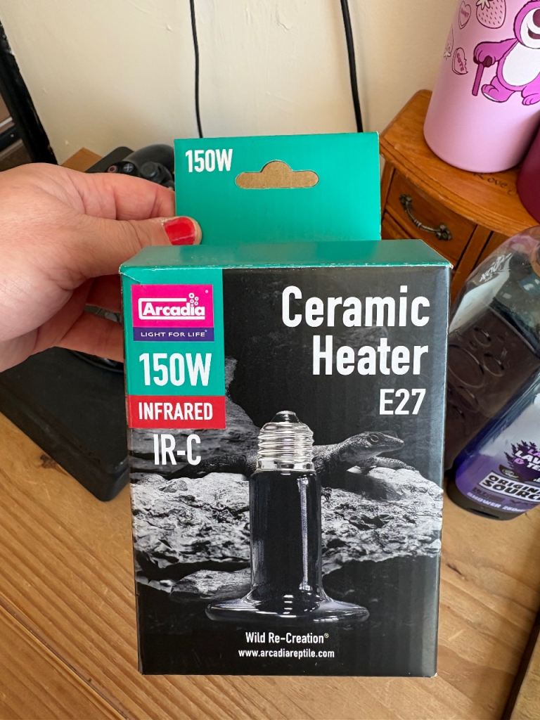 Ceramic heater for vivarium 