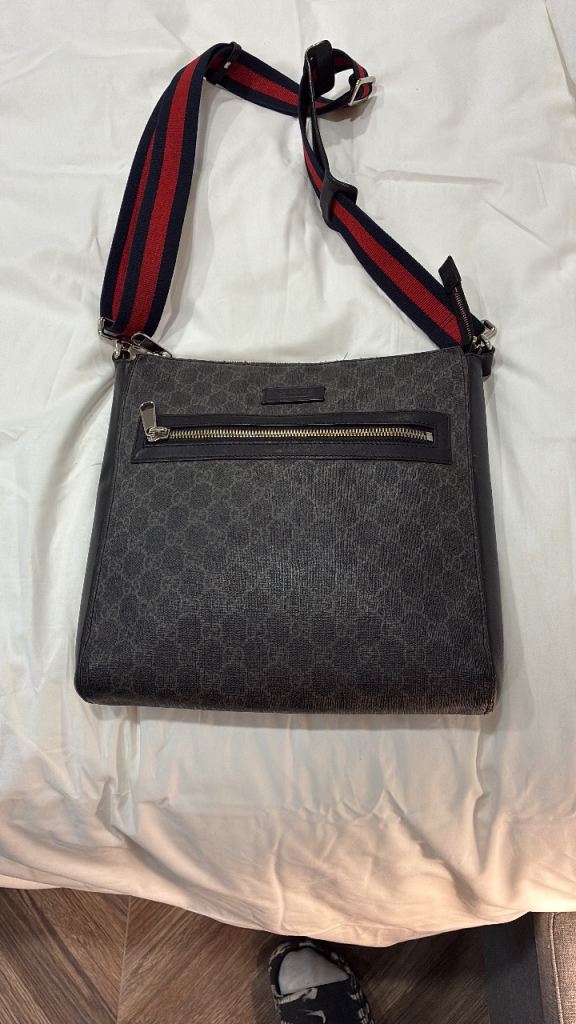 Gucci messenger bag medium