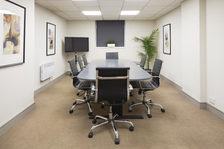 London - UB67JD \ Large Office Space with a Flexible Layout