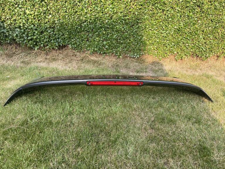 FORD FOCUS MK3 2011 REAR ROOF TAILGATE SPOILER THIRD BRAKE LIGHT BM51-A44210-B