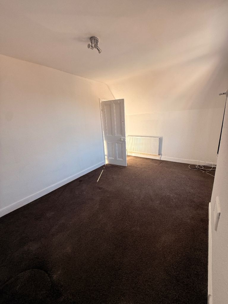 Spacious 3 Bed / 2 Bathroom Flat – Highfields LE2 – Ideal for Students/ Professionals- Available Now