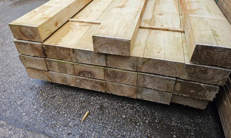 💢 Railway Sleepers Pressure Treated Green For A Longer Life Span.