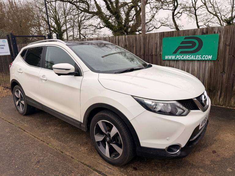 2015 Nissan Qashqai 1.2 DiG-T N-Tec+ 5dr HATCHBACK Petrol Manual