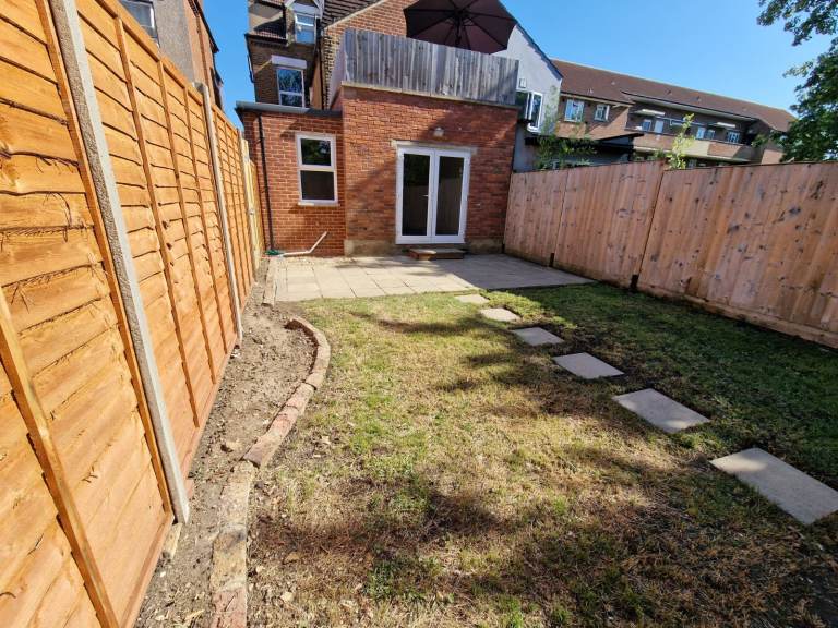 LARGE ONE BEDROOM GARDEN FLAT FOR RENT IN STREATHAM COMMON SW16 BALDRY GARDENS (1 BED)