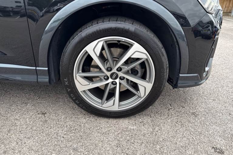 2022 Audi Q3 Black Edition 40 TFSI quattro 190 PS S tronic SUV PETROL Automatic