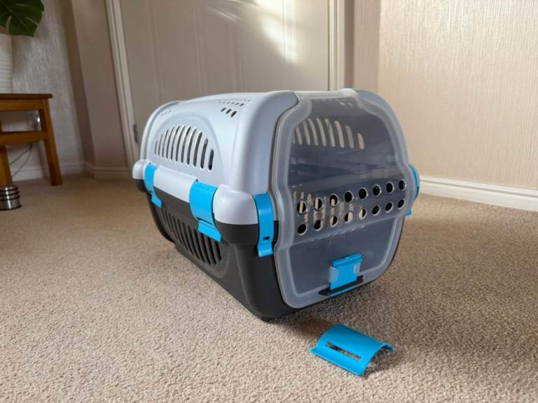 Small pet carrier 