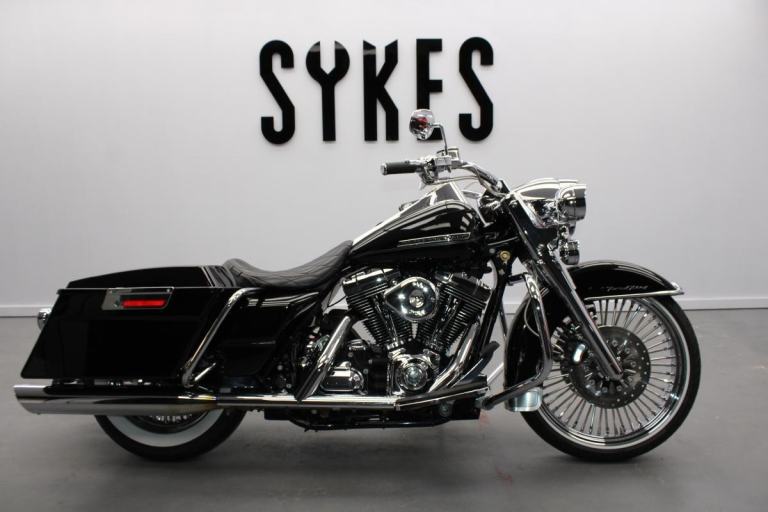 2007 Custom Harley-Davidson FLHRC Touring Road King Classic in Black