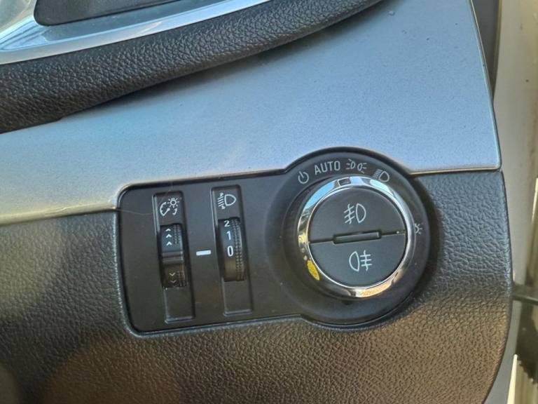 2014 Vauxhall Mokka 1.7 CDTi Exclusiv SUV 5dr Diesel Manual 2WD Euro 5 (s/s) (130 ps) HATCHBACK D...