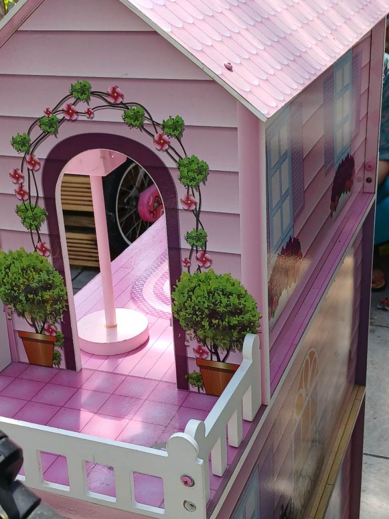 Girls Play House