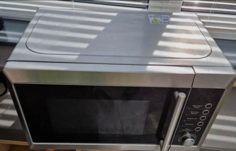 Silver Microwave Oven – Good Condition