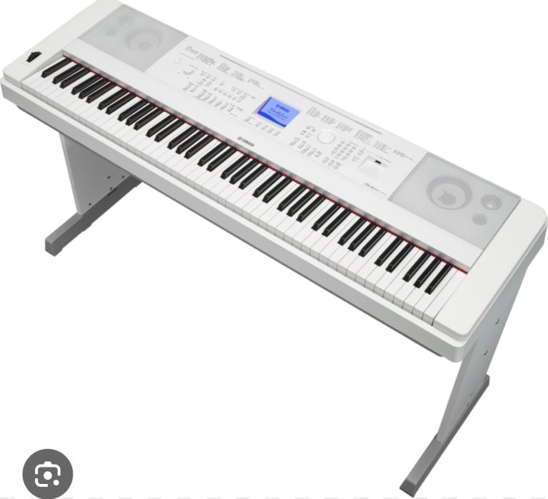Yamaha DGX 600 Electric Piano in white