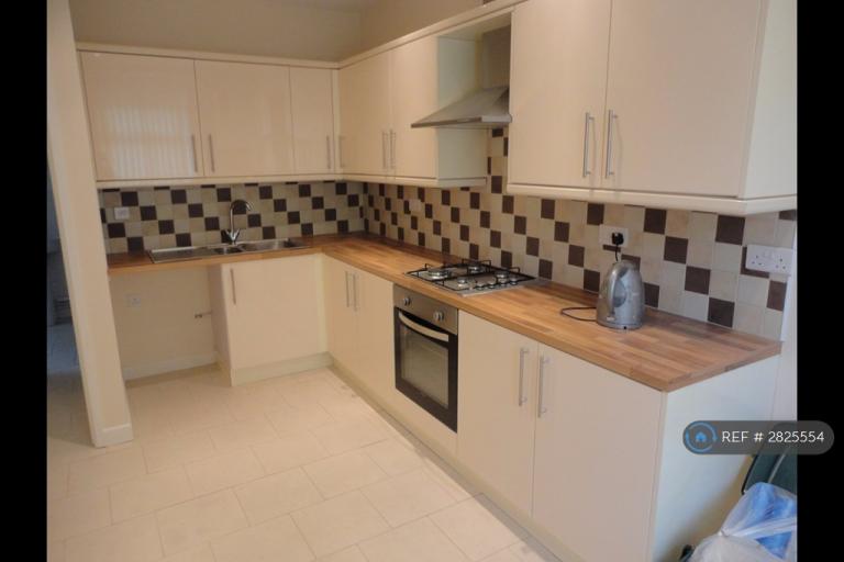 4 bedroom house in High Street, Llanhilleth, Abertillery, NP13 (4 bed) (#2825554)