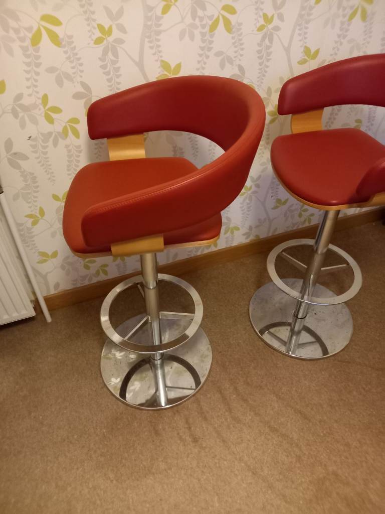 2 stools fixed height