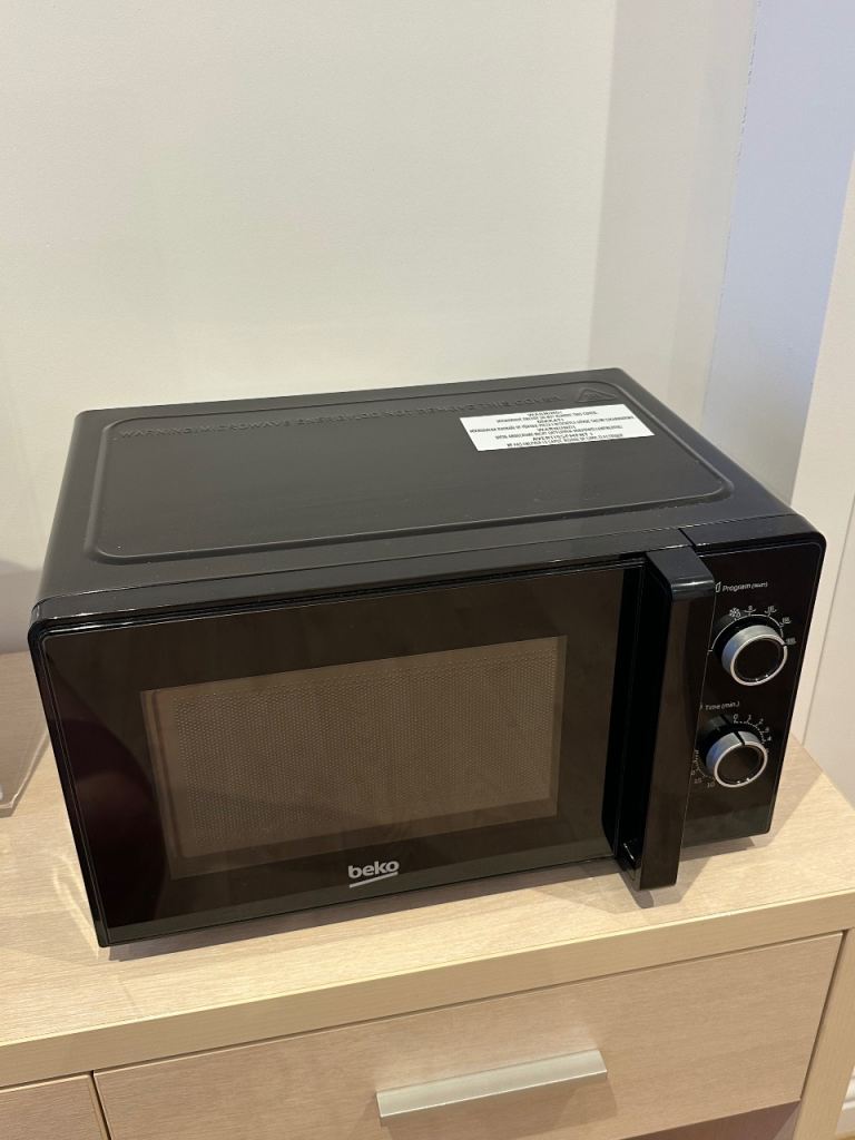 Beko 20L 700W Black Microwave 
