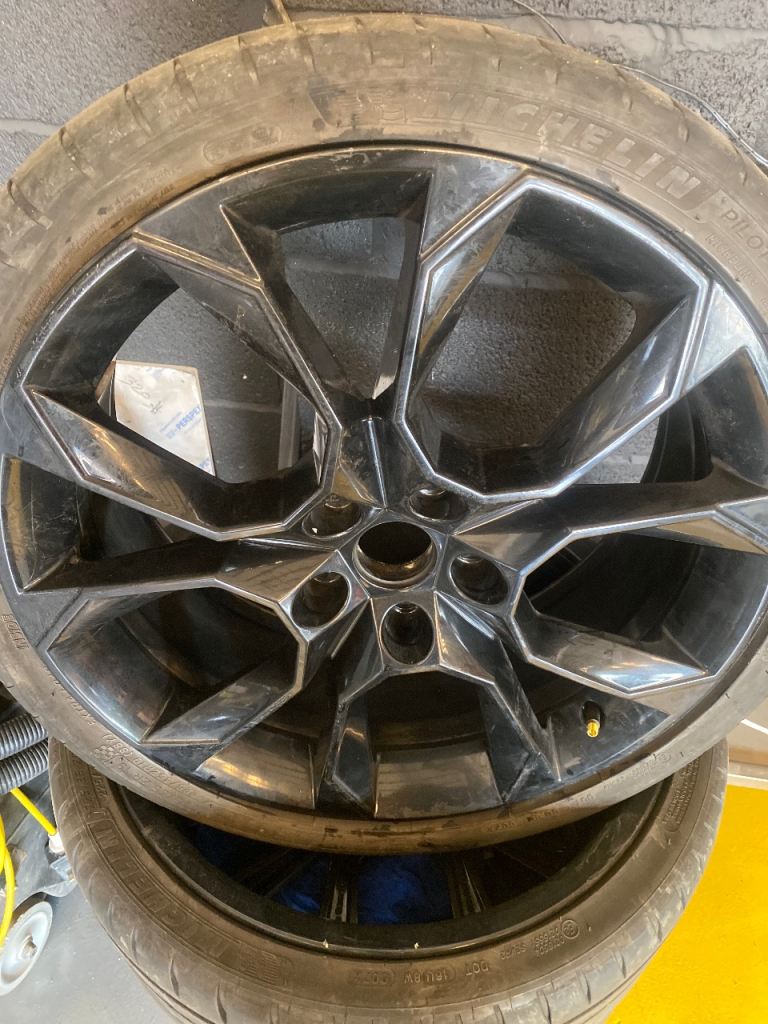 Alloy wheels 