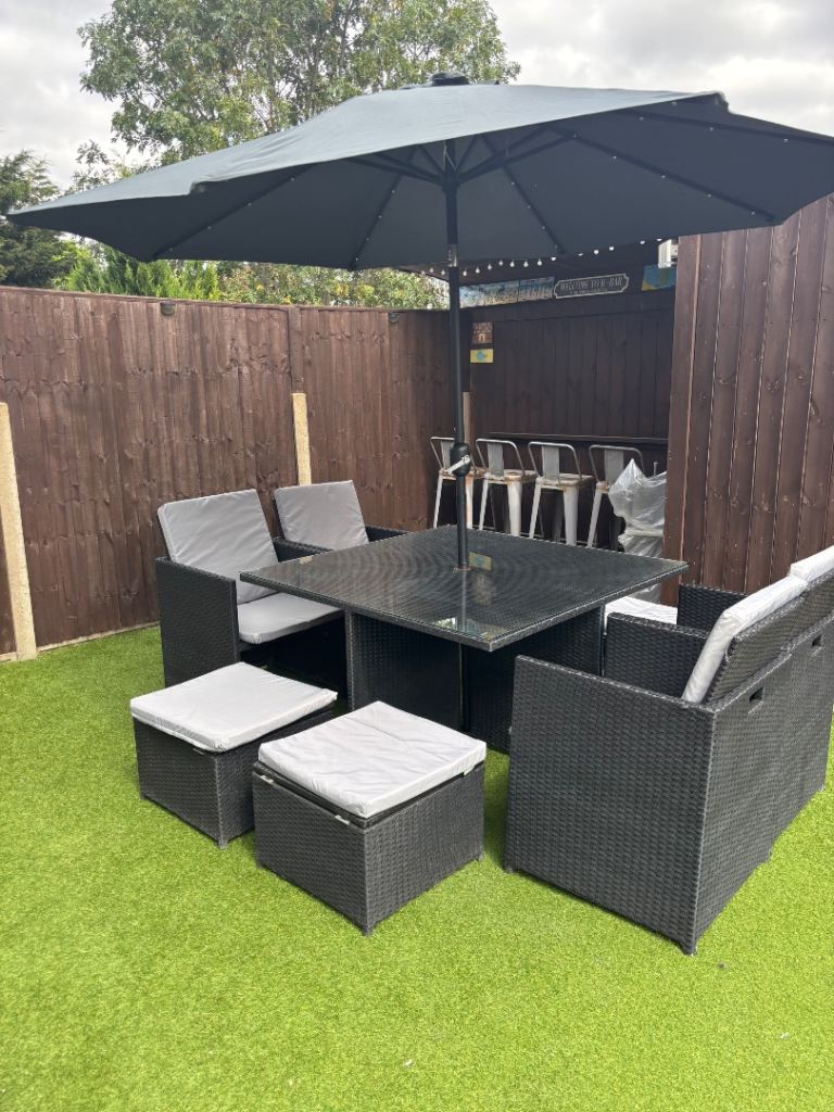 Rattern garden table and chairs 