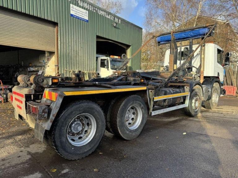 2009 SCANIA P380 8X4 HOOK LOADER