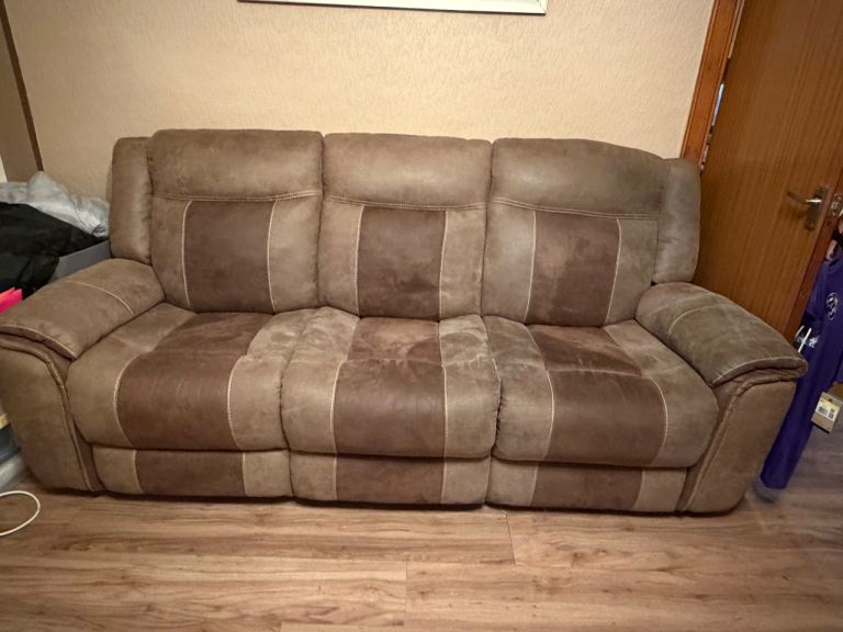 Three seater recliner sofa 