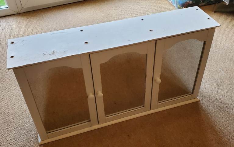 Bathroom cabinet for free 