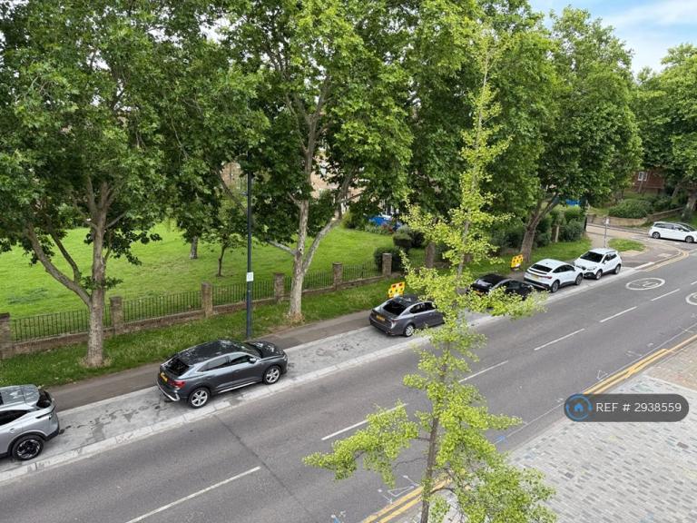 3 bedroom flat in Old Church Road, London, E4 (3 bed) (#2938559)