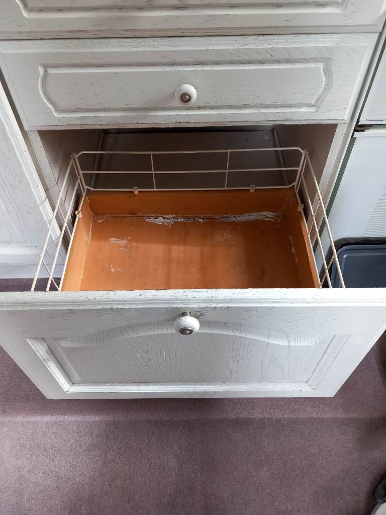 Looking for a pot drawer from an old kitchen unit for free or reasonable. 