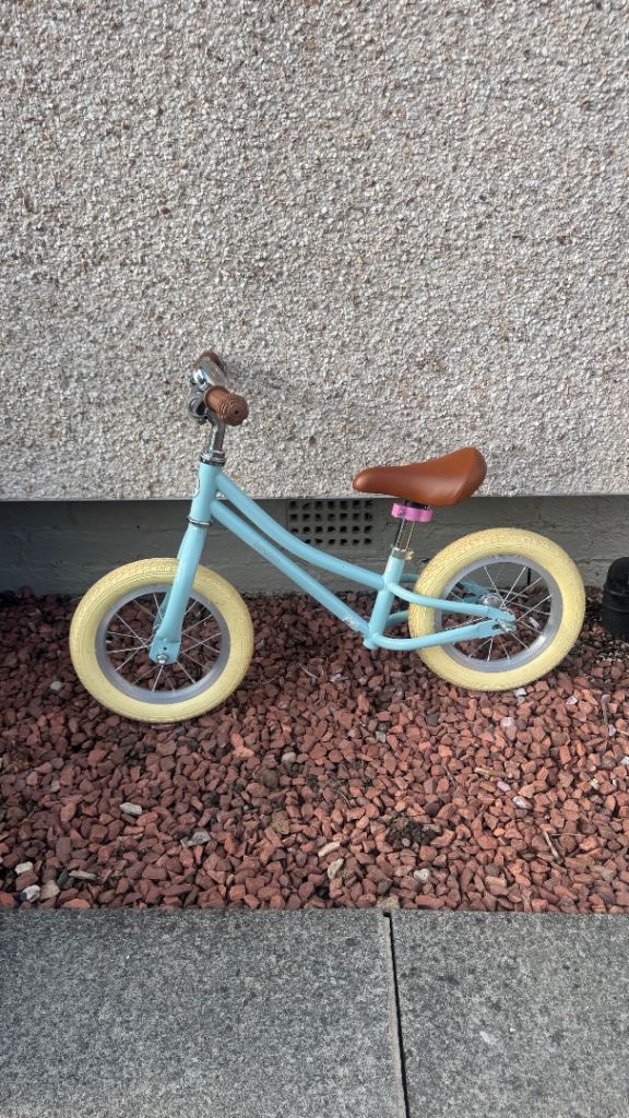 Gingersnap vintage style Balance Bike 12 inch £100 new 