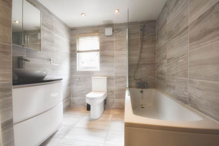 Whitechapel/ Aldgate  E1  :  Fantastic 4 Bed Maisonette : Available JANUARY 2026 !! 