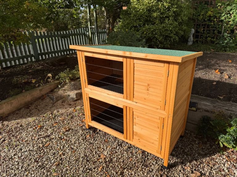 UNUSED : RABBIT HUTCH - two levels 