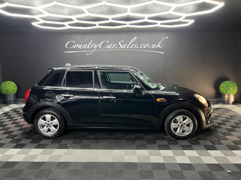 2015 MINI Hatch 1.5 Cooper Auto Euro 6 (s/s) 5dr HATCHBACK Petrol Automatic