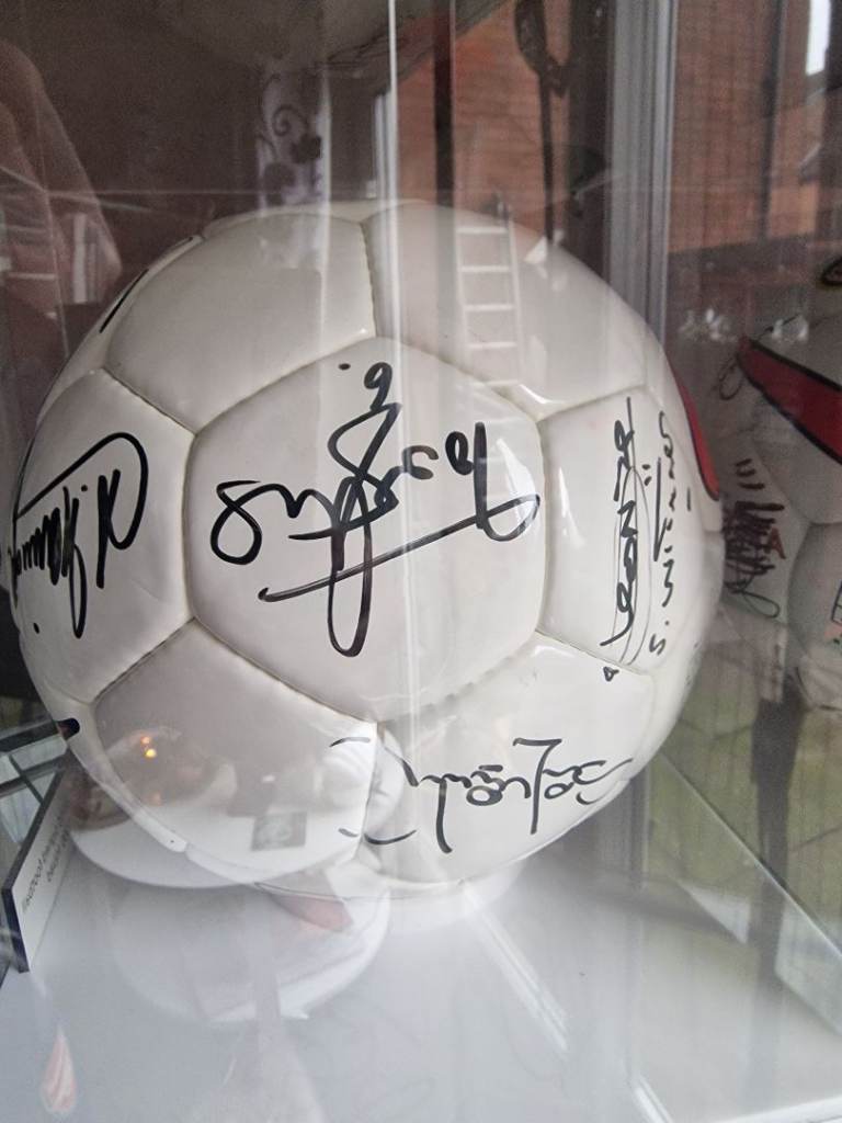 Arsenal signed ball