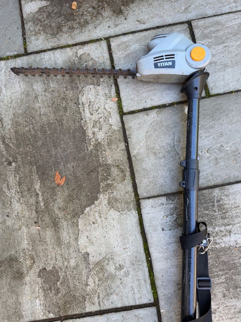 Titan Long Reach Electric Hedge Trimmer – Good Condition