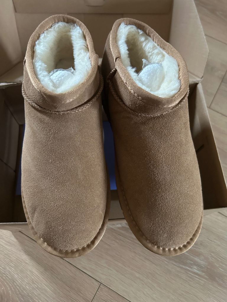 EVELLYHOOD Boots -size 5  Brown Suede, Brand New