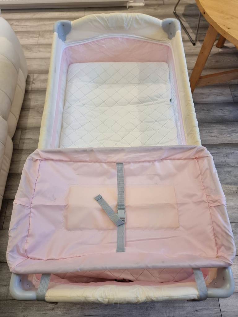 Travel cot for baby/toddler