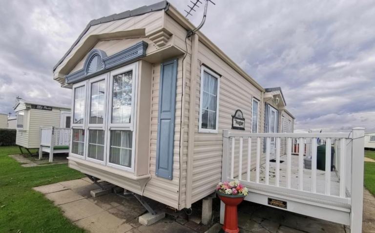 Static caravan Willerby Vogue for sale at Riverview Holiday Park LN4 4PZ. 