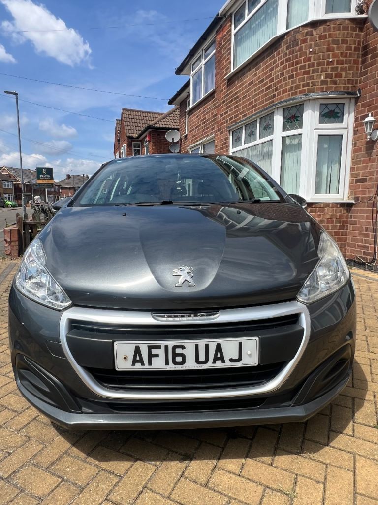 Peugeot 208, Grey, 5door Hatchback, 2016, Manual 1.0L MOT Feb2027. Mileage 91000. Open to Offers
