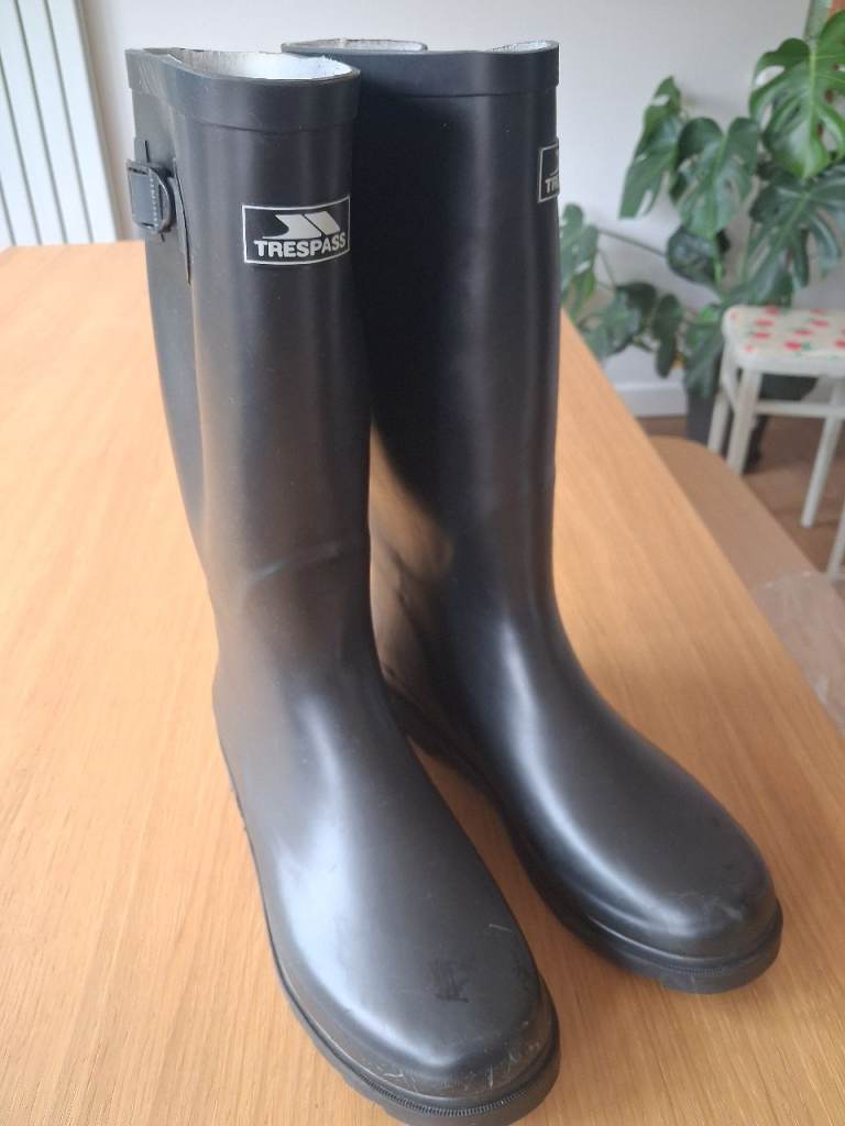 Trespass Black Wellington Boots – Good Condition