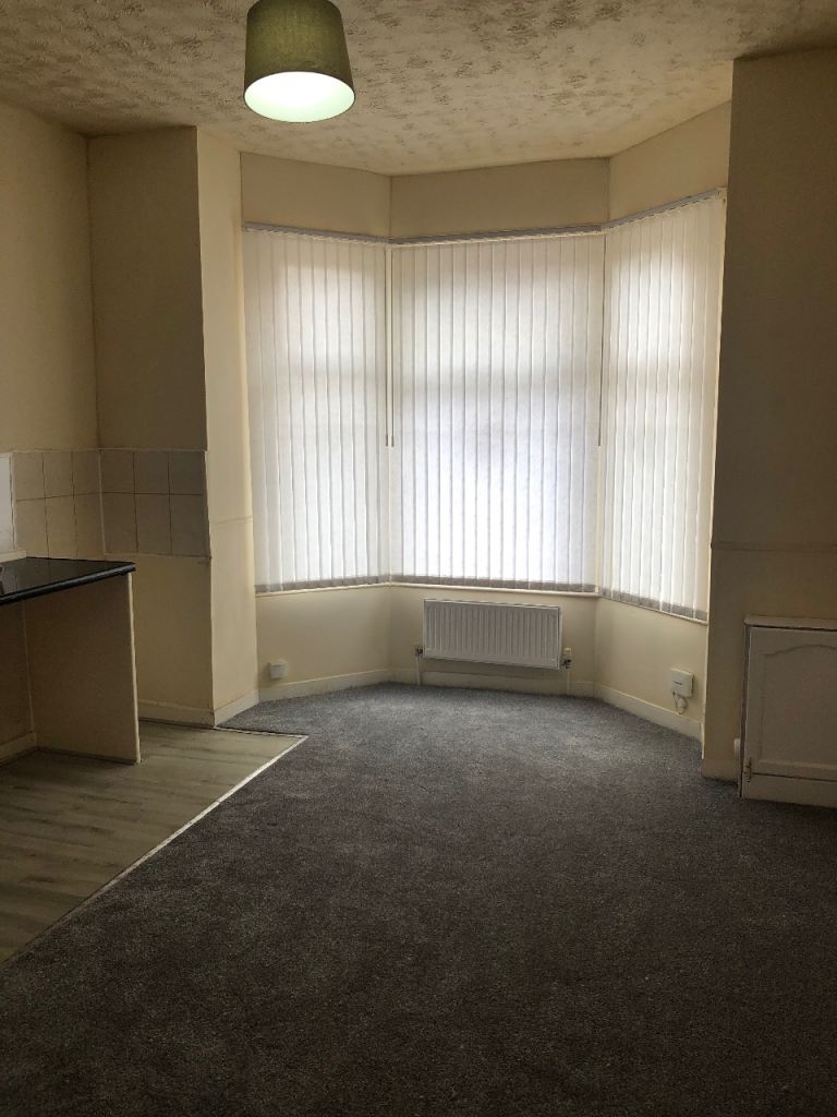 1 bed flat Ashley Lane M9 4WR