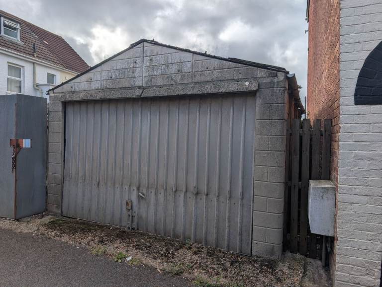 Secure Garage / Parking / Storage Space to Rent – Central Exeter