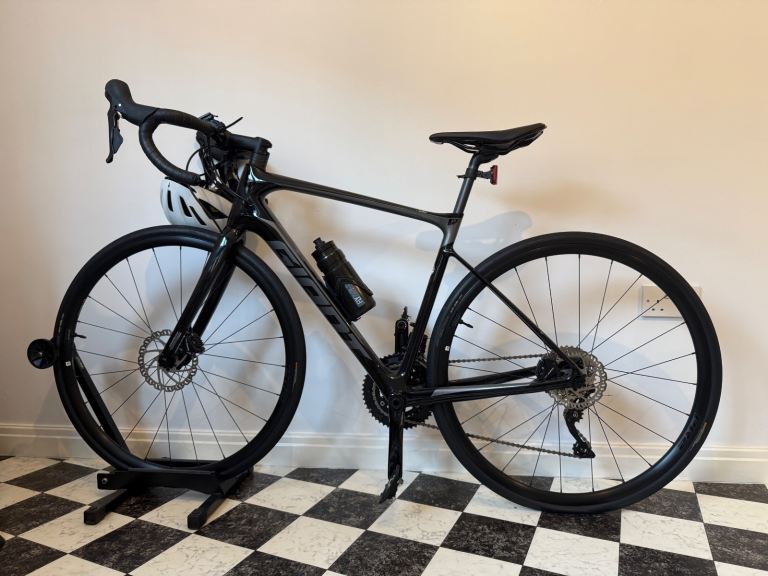 Road bike- Giant Defy Advanced 2