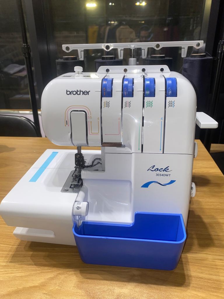 Professional sewing machine Brother 3034DWT overlocker CARD/CASH