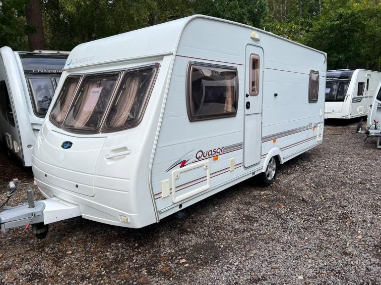 Lunar QUASAR EB - 2006 - 4 BERTH - FIXED DOUBLE BED - REAR WASHROOM