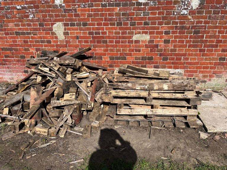 FREE wood timber pallet fire pit 