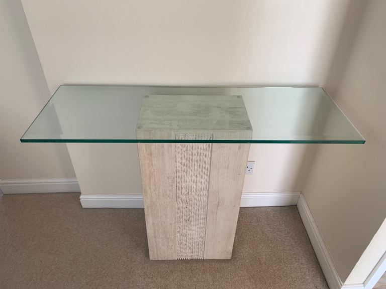 1x side table1x coffee table 1xhall table 