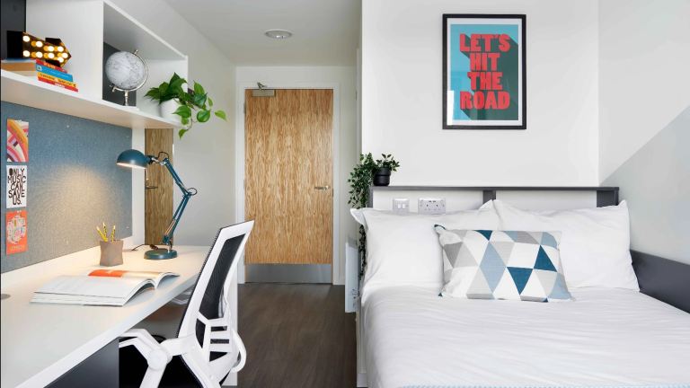 4 Rooms with private bathrooms