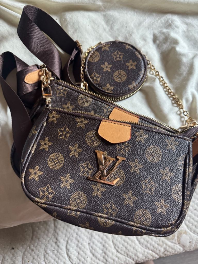 Stylish Brown Crossbody Bag with Small Pouch – As Good As New