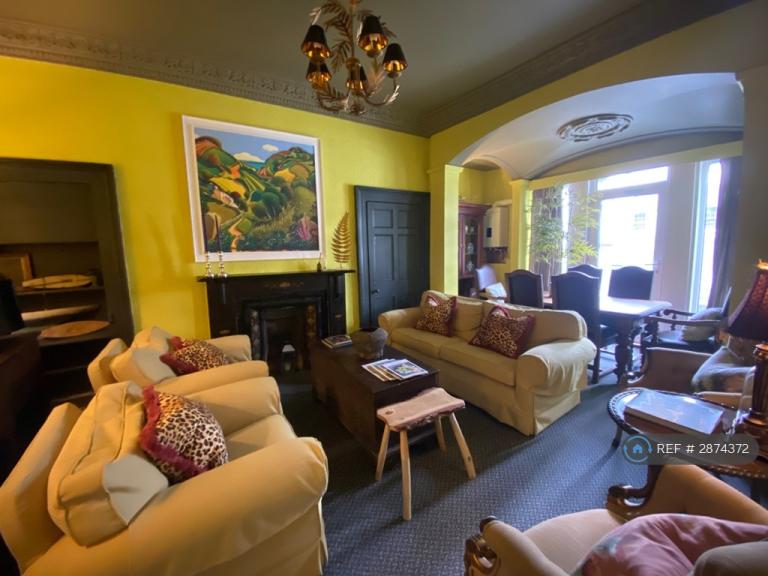 3 bedroom flat in Paddons Row, Tavistock, PL19 (3 bed) (#2874372)